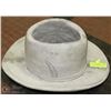 Image 1 : CONCRETE HAT PLANTER  16"