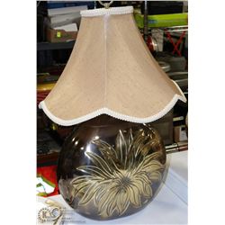 ESTATE FLORAL LAMP