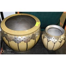 2 PATIO DECORATIVE MATCHING PLANTERS, LARGE &SMALL