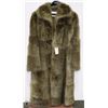 Image 1 : ESTATE MEDIUM 3/4 LENGTH BEAVER FUR COAT FROM