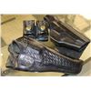 Image 1 : 2 HOLSTERS AND A POUCH