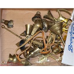 FLAT OF BRASS ITEMS