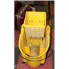 Image 1 : RUBBERMAID MOP BUCKET WITH WRINGER