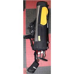 SET OF CHILDREN'S GOLF CLUBS