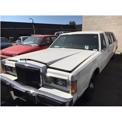 1989 LINCOLN TOWNCAR, LIMOUSINE, WHITE, VIN # 1LNBM81F8KY719060