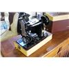 Image 2 : SINGER 99K FEATHER WEIGHT SEWING MACHINE