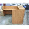 Image 2 : HONEY MAPLE 6' X 6' L-SHAPE RECEPTION DESK