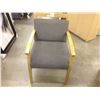 Image 2 : GREY MAPLE FRAME CLIENT CHAIR
