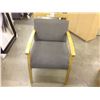 Image 2 : GREY MAPLE FRAME CLIENT CHAIR