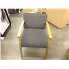 Image 2 : GREY MAPLE FRAME CLIENT CHAIR