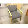 Image 2 : GREY MAPLE FRAME CLIENT CHAIR