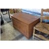 Image 2 : OAK CEDAR LINED BLANKET BOX