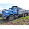Image 1 : 2001 INTERNATIONAL 2674 TANDEM AXLE GRAVEL TRUCK