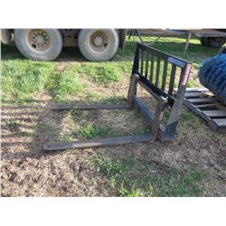 VERSATECH SKID STEER PALLET FORK