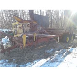 NEW HOLLAND 1033 BALE WAGON