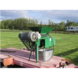 WESTWARD FS300 3 PT FERTILIZER SPREADER