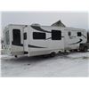 Image 3 : 2008 BRISTOL BAY 36' FIFTH WHEEL HOLIDAY TRAILER