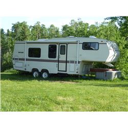 1989 VANGUARD 25' FIFTH WHEEL HOLIDAY TRAILER