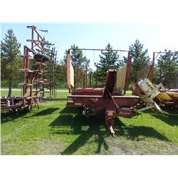 NEW HOLLAND 1044 SQUARE BALE WAGON