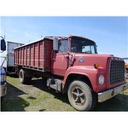 1982 FORD 700 SINGLE AXLE GRAIN TRUCK
