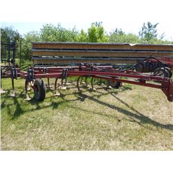 INTERNATIONAL 5500 CHISEL PLOW