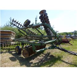 JOHN DEERE 235 - 20' SINGLE WING TANDEM DISC