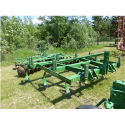 JOHN DEERE 10' CULTIVATOR