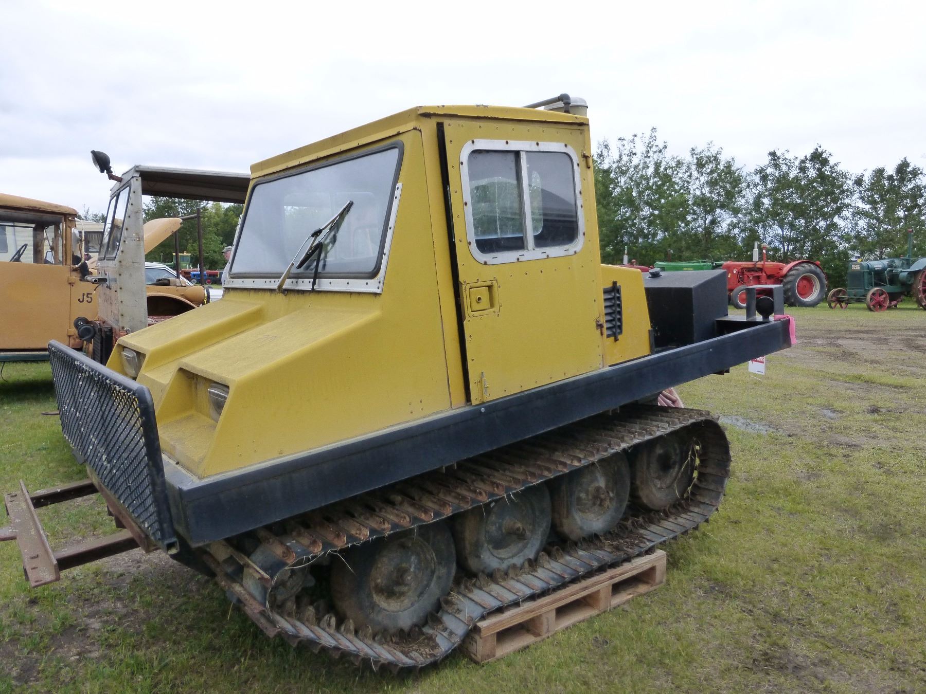 BOMBARDIER TRACK MACHINE