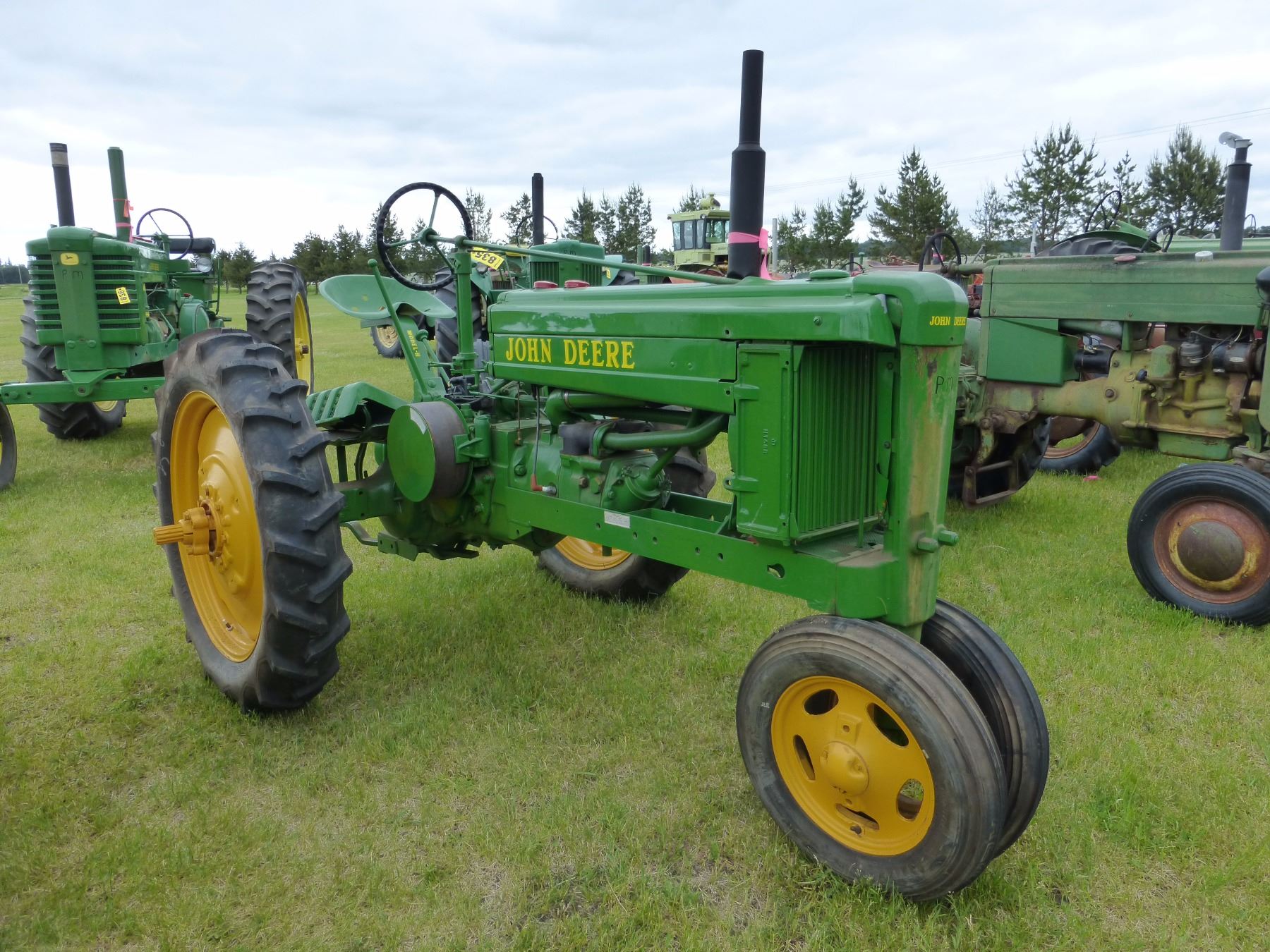 1940 JOHN DEERE H TRACTOR