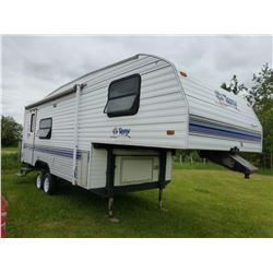 1996 FLEETWOOD 24L FIFTH WHEEL HOLIDAY TRAILER