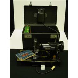 Singer FEATHERWEIGHT 221 Sewing Machine