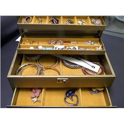 30 PIECES OF JEWELLERY AND BOX