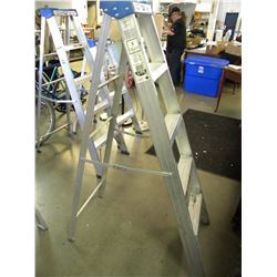 5' FT LITE ALUMINUM UTILITY STEP LADDER