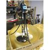 Image 1 : 3 BULB CEILING FIXTURE