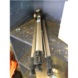 CAMERA TRIPOD