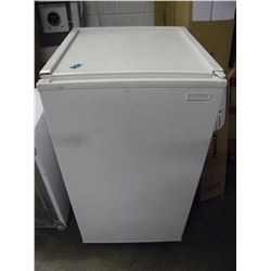 SMALL WHITE BAR FRIDGE