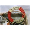 Image 2 : LOT OF FISHING GEAR AND DECOR