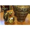 Image 1 : TWO BRASS SWANS THREE VASES