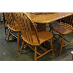 OAK TABLE WITH LEAF AND 4 CHAIRS