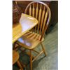 Image 3 : OAK TABLE WITH LEAF AND 4 CHAIRS