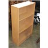 Image 2 : MAPLE BOOKSHELF