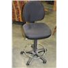 Image 1 : BLACK AND CHROME OFFICE CHAIR