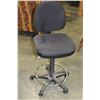 Image 1 : BLACK AND CHROME OFFICE CHAIR