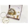 Image 2 : CASE OF LADIES WATCH AND BANGLES