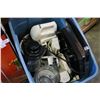 Image 2 : TOTE OF KITCHEN APPLIANCES AND FOOD PROCESSOR