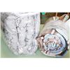 Image 1 : TWIN SIZE BEDDING BAG AND REVERSIBLE COMFORTER