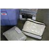 Image 2 : TOTE OF TWIN DUVET AND SHEETS