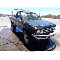 1986 - TOYOTA P/U // RESTORED SALVAGE