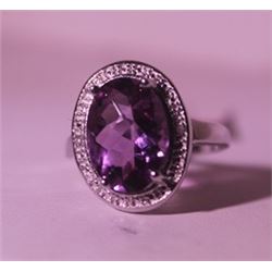 Exquisite Sterling Silver Ring with Amethyst