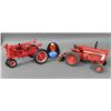 Image 1 : GROUP OF 2 INTERNATIONAL TRACTORS  CASE PLAQUE